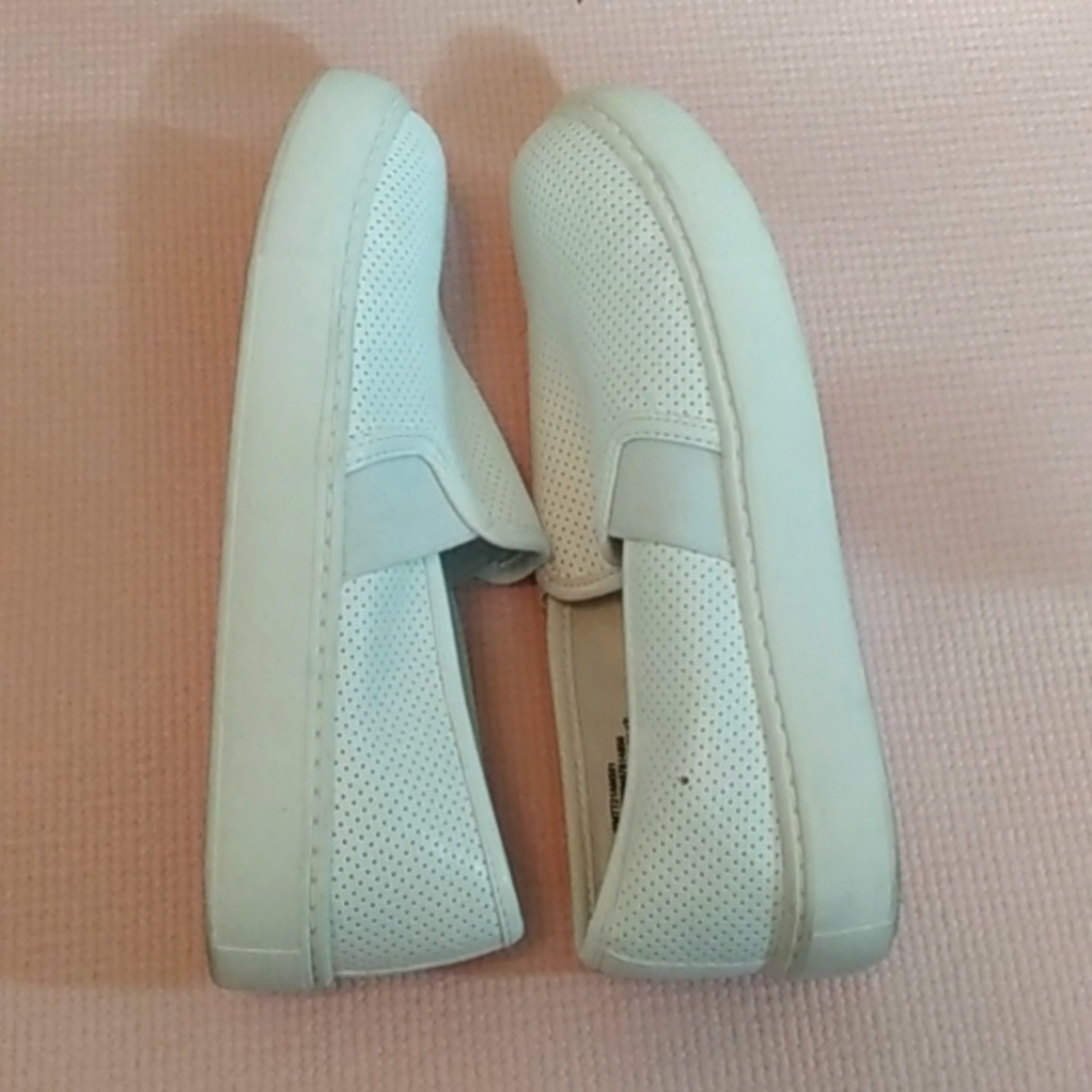 Cute white shoes for both dressy and casual days